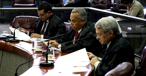 A partir da esquerda: O Conselheiro Substituto Licurgo Mourão, o Conselheiro Gilberto Diniz e o Conselheiro José Alves Viana integraram o Colegiado no dia 7/7 ( Foto: Karina Camargos Coutinho)